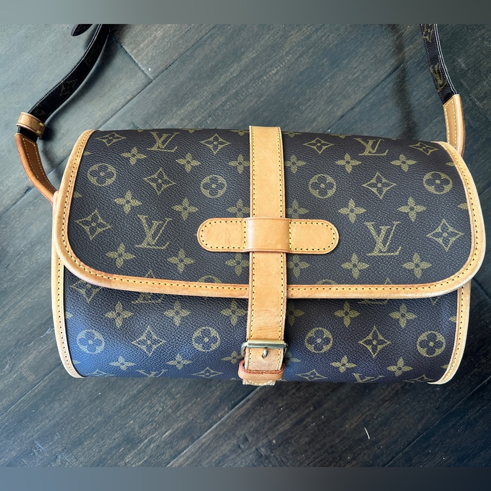 Louis Vuitton Brown Monogram Crossbody with Tan Trim - Picture 2 of 11